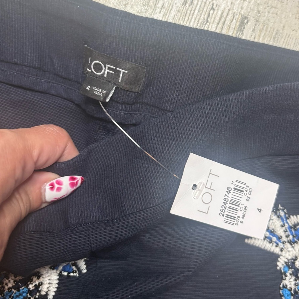 NWT LOFT Pineapple Embroidery Chino Shorts Size 4 - Picture 4 of 6